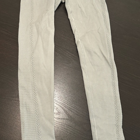 Aerie Offline Big Chill Seamless Leggings (small) in the color stone grey - Picture 5 of 5